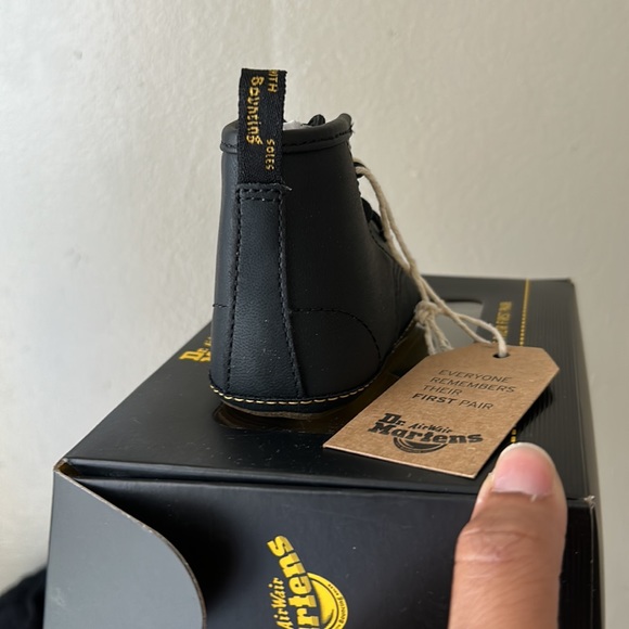 Dr. Martens - Picture 3 of 4